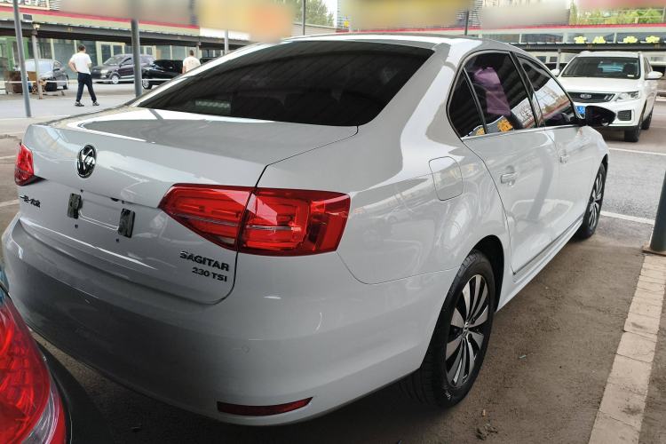 Used Volkswagen Sagitar 2017 230TSI Automatic Comfort Version
