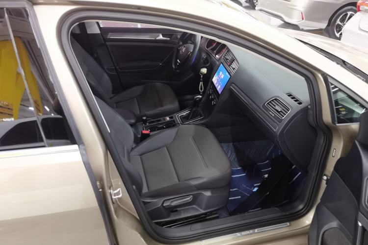 Used Volkswagen Golf 2016 1.6L Automatic Comfort Model Right Front Seat