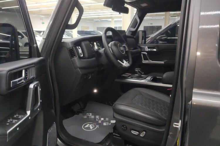 Used 212 T01 2024 2.0T Explorer
