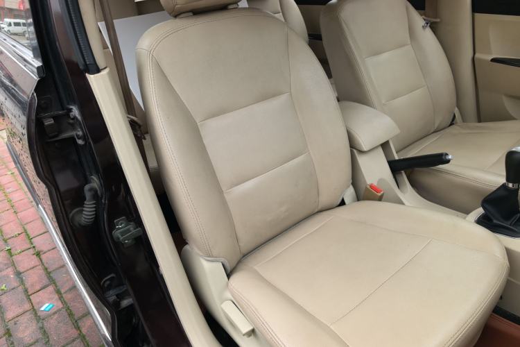 Used Dongfeng Fengon 370 2016 1.5L Manual Elite Home Edition 5 Seats
