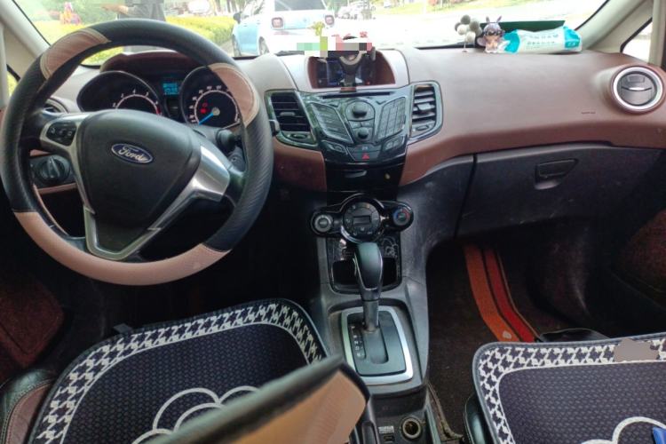 Used Ford Fiesta 2014 Hatchback 1.0 GTDi Automatic Dynamic Model Center Console