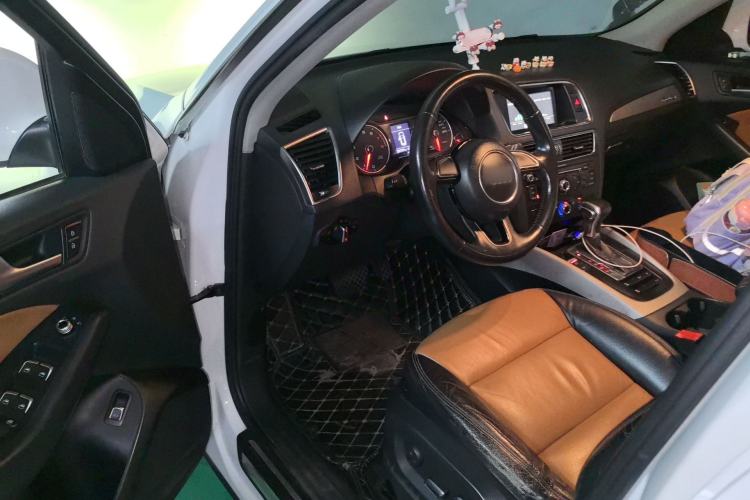 Used Audi Q5 2013 40 TFSI Ambition Driver Seat