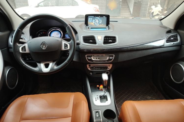 Used Renault Fluence 2015 2.0L Standard Edition
