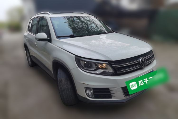 Used Volkswagen Tiguan 2015 1.8TSI Manual Two-Wheel-Drive Limited Edition Front Right 45 Deg