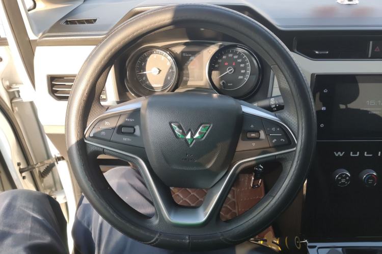 Used Wuling Hongguang PLUS 2019 1.5T Manual Luxury 7-Seater
