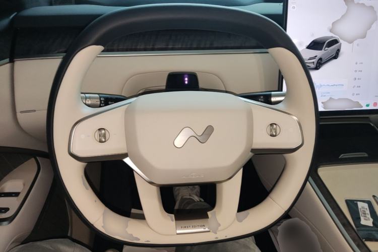 Used ONVO Luxeed L90 2025 Model—Ultra Six-Seater Version Steering Wheel