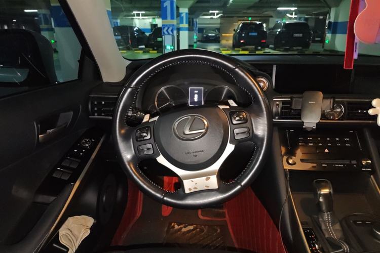 Used Lexus IS 2017 300 Leading Edition
