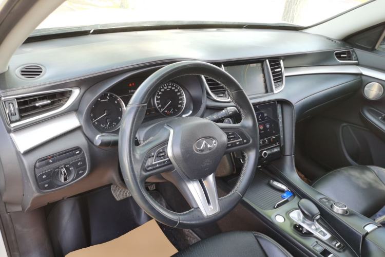 Used Infiniti QX50 2018 2.0T Four-Wheel Drive Elite Edition Center Console