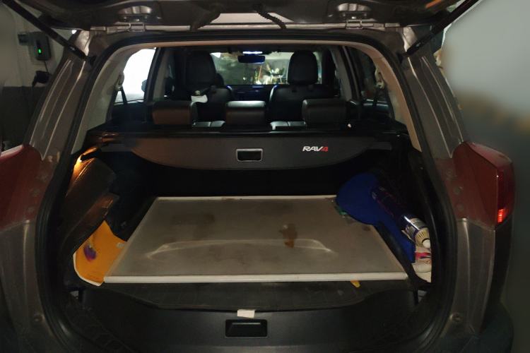 Used Toyota RAV4 2015 2.0L CVT Four-Wheel Drive New Edition Trunk