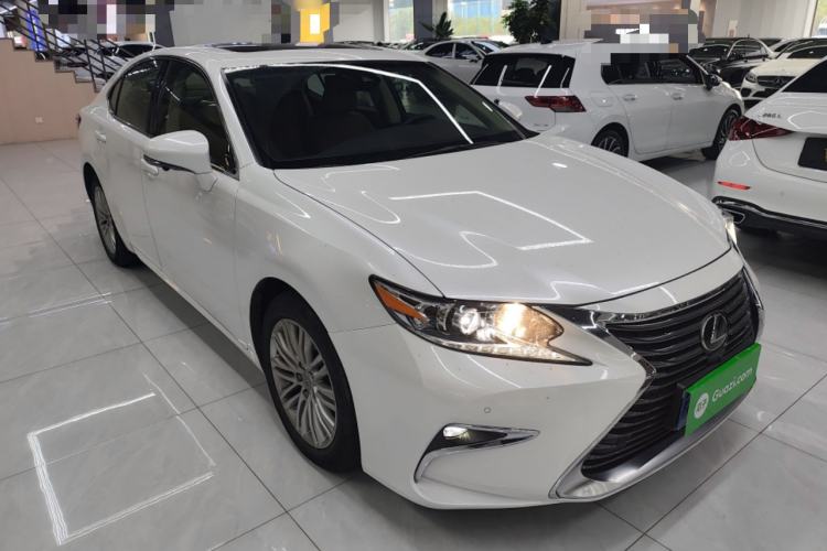 Used Lexus ES 2015 200 Comfort Edition Front Right 45 Deg