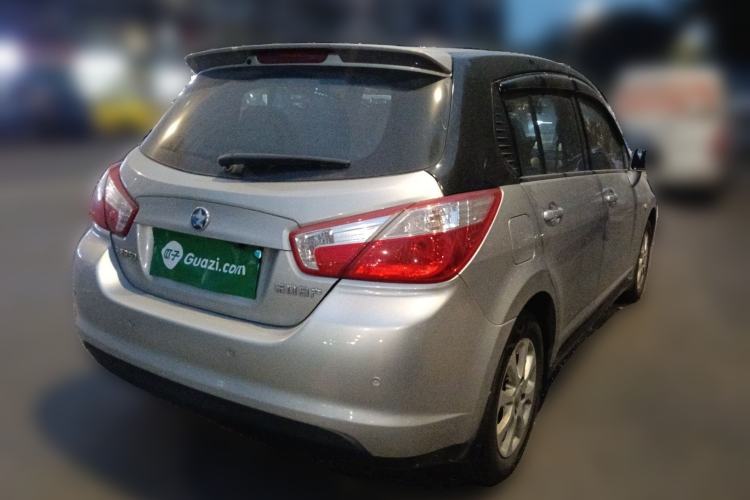 Used Venucia R50 2015 1.6L Automatic Luxury Edition
