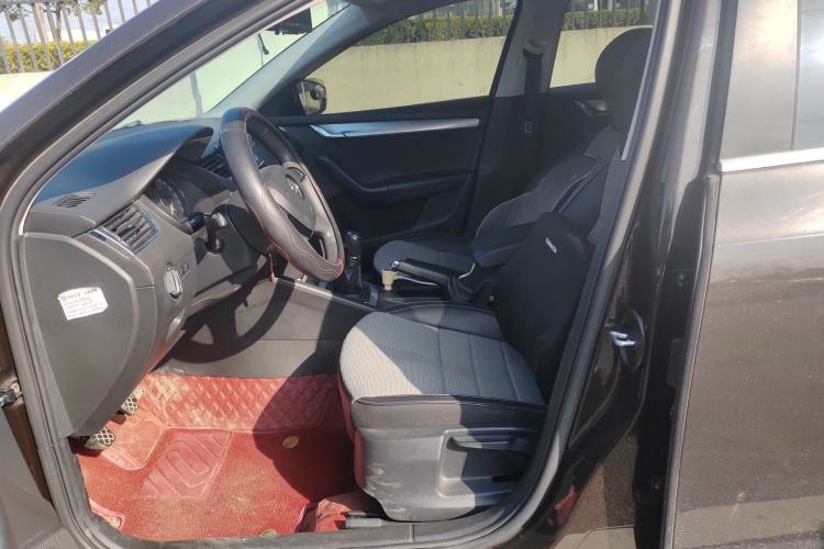Used Skoda Octavia 2015 1.6L Manual Yijie Edition
