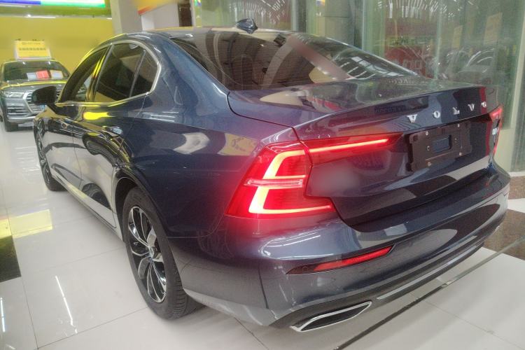 Used Volvo S60 2021 T4 Zhiyi Luxury Edition
