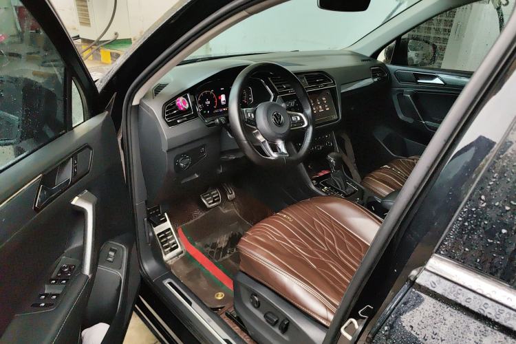 Used Volkswagen Tiguan L 2021 330TSI Automatic Two-Wheel Drive R-Line Enhanced Edition
