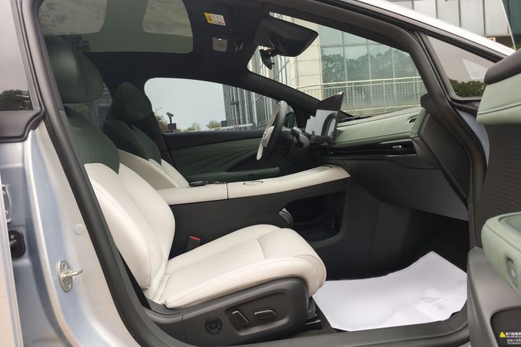 Used Nissan N7 2025 625 Max Interior 12