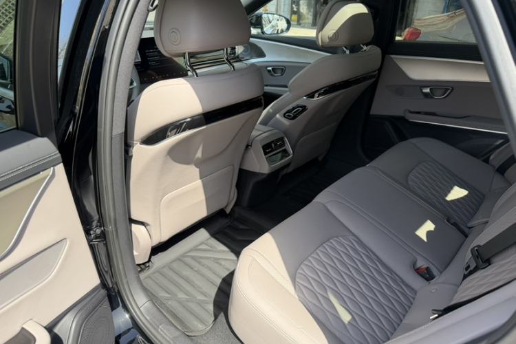 Used BYD Han 2025 EV Intelligent Driving Version 506KM Prestige Model Interior 3