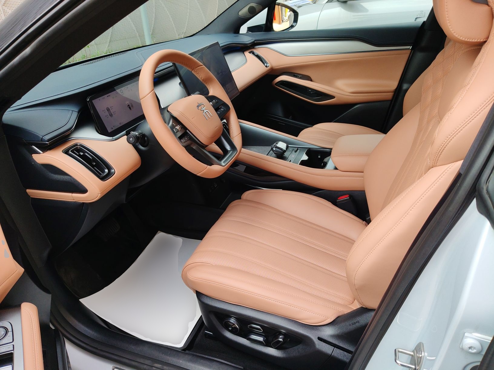 Переднее сиденье в автомобиле