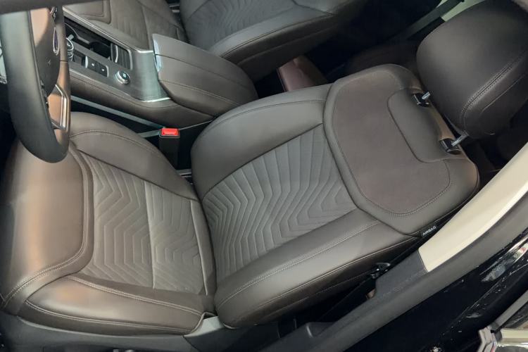 Used Ford Explorer 2024 2.3T EcoBoost Four-Wheel Drive Titanium Edition 6 Seats