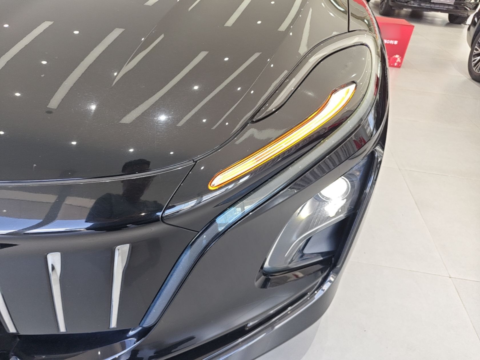 Hongqi E-QM5 2022 431 km Charge & Enjoy Edition — снимка 8
