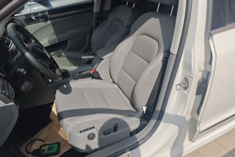 Used Skoda Superb 2013 1.8TSI Automatic Yashi Edition
