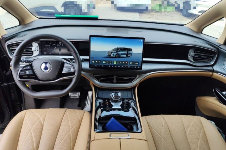 Used Denza D9 2025 DM-i Smart Drive 1020 Four-Wheel Drive Deluxe Model
