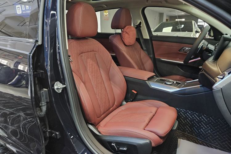 Used BMW 3 Series 2025 330Li M Sport Shadowline Package Right Front Seat