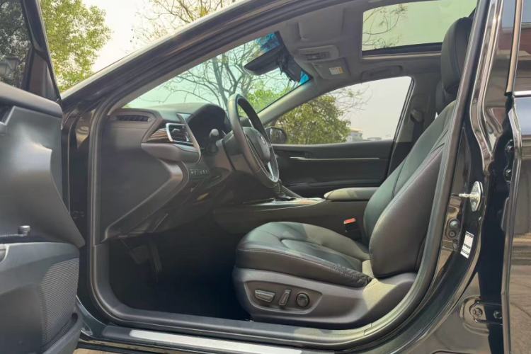 Used Toyota Camry 2023 2.5G Luxury Edition Left Front Seat