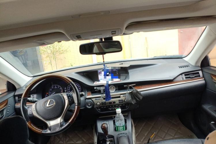 Used Lexus ES 2013 250 Elegant Edition Center Console