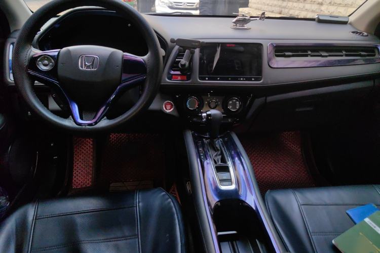 Used Honda Vezel 2017 1.8L CVT Front-Wheel Drive Pioneer Edition Center Console