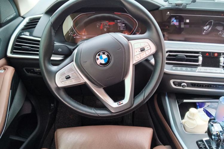 Used BMW X7 2022 xDrive40i Luxury Package with Leading Features Steering Wheel