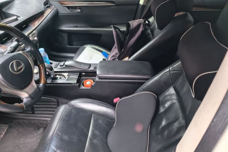 Used Lexus ES 2013 300h Elite Edition
