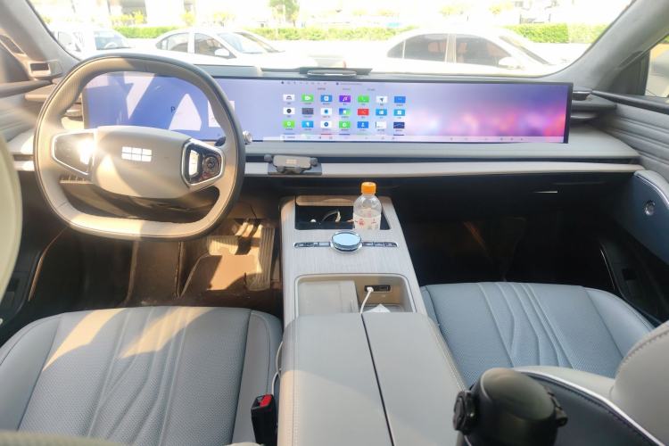 Used Geely Galaxy E8 2024 665 km Range Rear-Drive Starship Long-Range Version