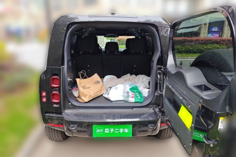 Used Land Rover Defender 2025 110 3.0T P400 X-Dynamic SE Trunk