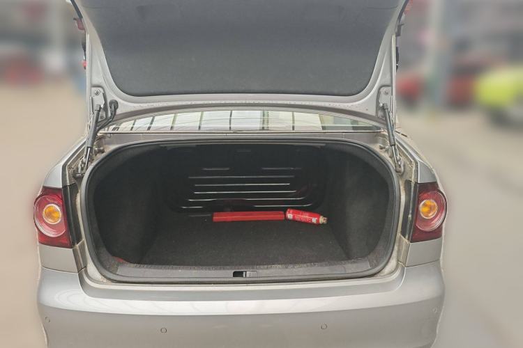 Used Volkswagen Polo 2011 Jingqu 1.6L Manual - Real Cool Edition