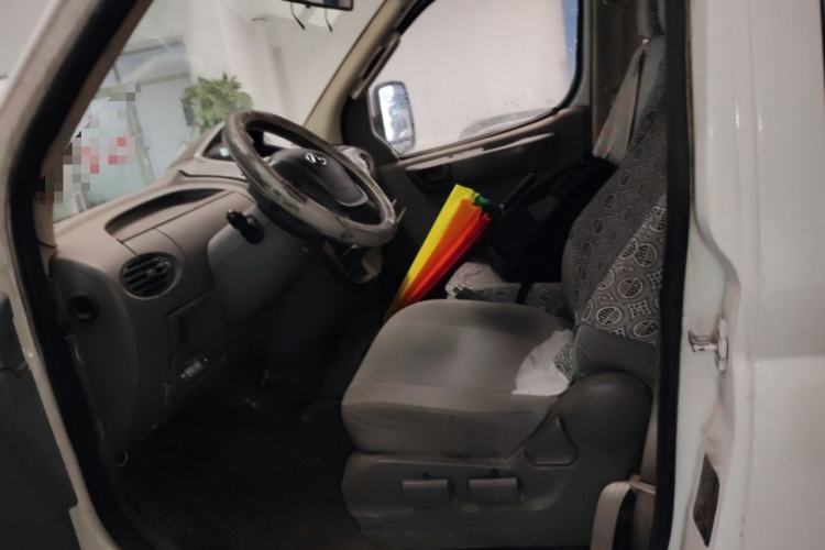 Used SAIC MAXUS Xintu V80 2012 2.5T Mid-Roof Value-Added Logistics Version A Left Front Seat