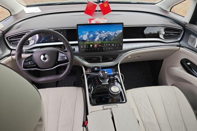 Used Denza D9 2024 DM-i 1050 Luxury Model Interior 2