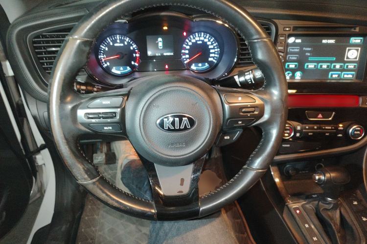 Used Kia K5 2014 2.0L Automatic LUXURY Steering Wheel
