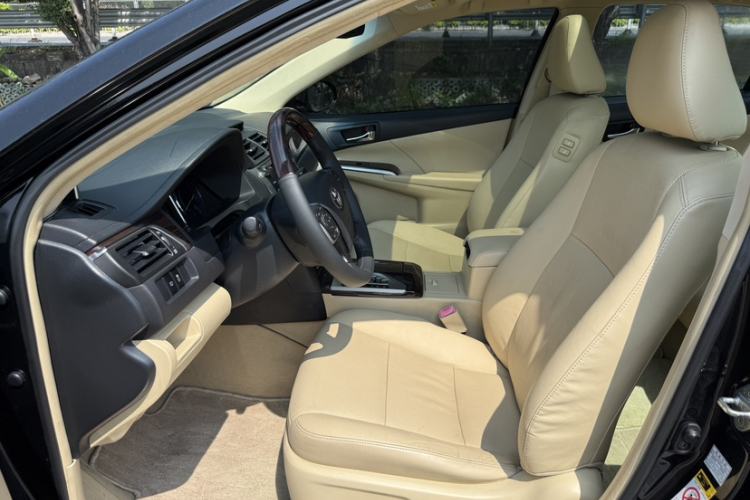 Used Toyota Camry 2015 Dual-Engine 2.5 HG Luxury Navigation Edition Interior 2