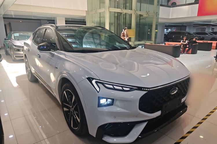 Used Ford EVOS 2022 Facelift EcoBoost 245 ST-Line Front Right 45 Deg