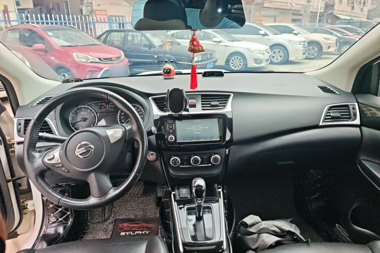 Used Nissan Sylphy 2018 1.6XV CVT Deluxe Edition Center Console