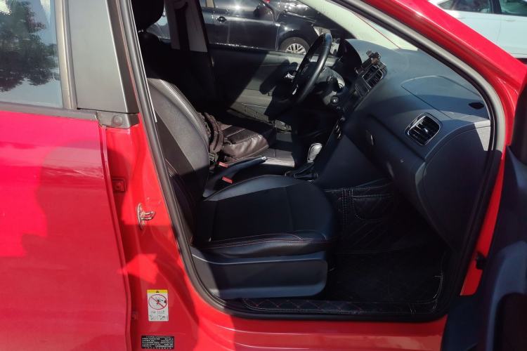 Used Volkswagen Polo 2016 1.6L Automatic Comfort Model