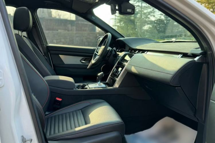 Used Land Rover Discovery Sport 2022 249 PS Metropolitan Edition 5 Seats Interior 3