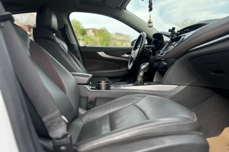 Used Chevrolet Malibu 2017 1.5T Automatic Luxury Edition Interior 8