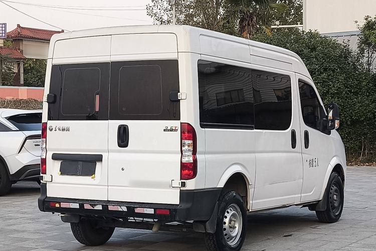 Used Dongfeng Yufeng Yufeng 2021 2.5T V9 Value-Added Logistics Vehicle Short Wheelbase Mid-Roof Design 5-9 Seater China V Emission Standard ZD25
