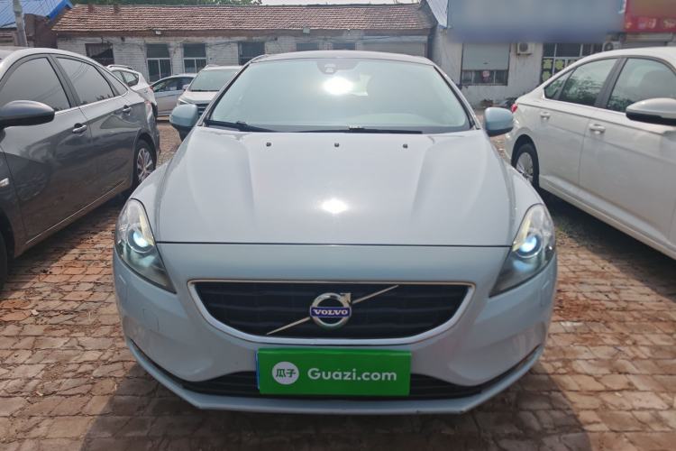 Used Volvo V40 2015 1.6T Zhiyi Edition
