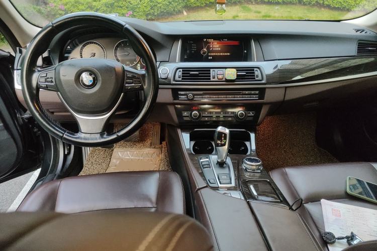 Used BMW 5 Series 2014 525Li Luxury Design Package Center Console