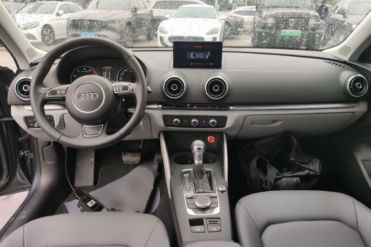 Used Audi A3 2014 Sportback 35 TFSI Automatic Style Edition Center Console