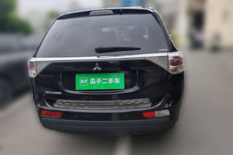 Used Mitsubishi Outlander 2013 2.4L 4x4 Luxury Navigation Edition 5 Seats Rear