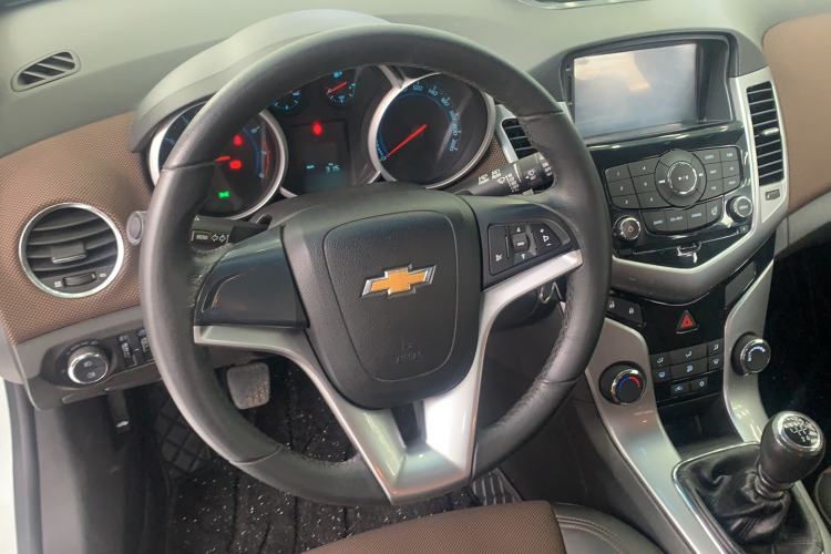 Used Chevrolet Cruze 2013 Hatchback 1.6L Manual Luxury Model
