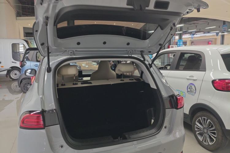 Used Wuling Bingo PLUS 2024 330 km Range Five-Seater Version Trunk